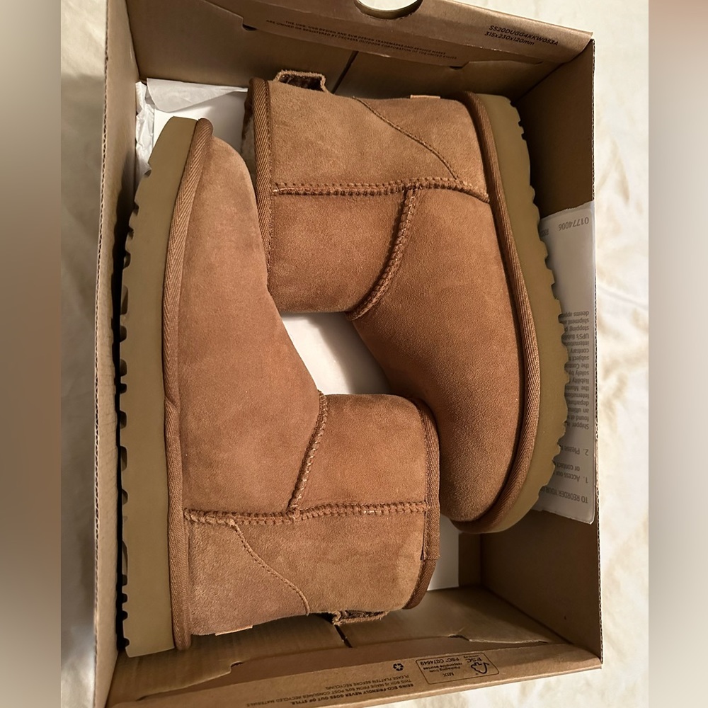 Ugg classic mini II